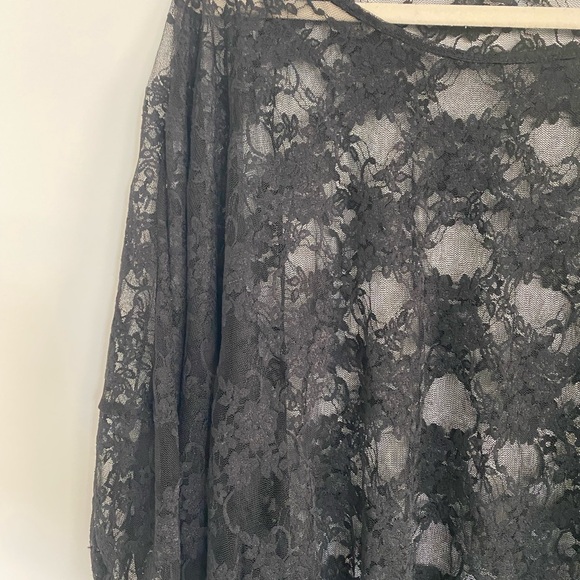 Black lace top - Picture 2 of 2